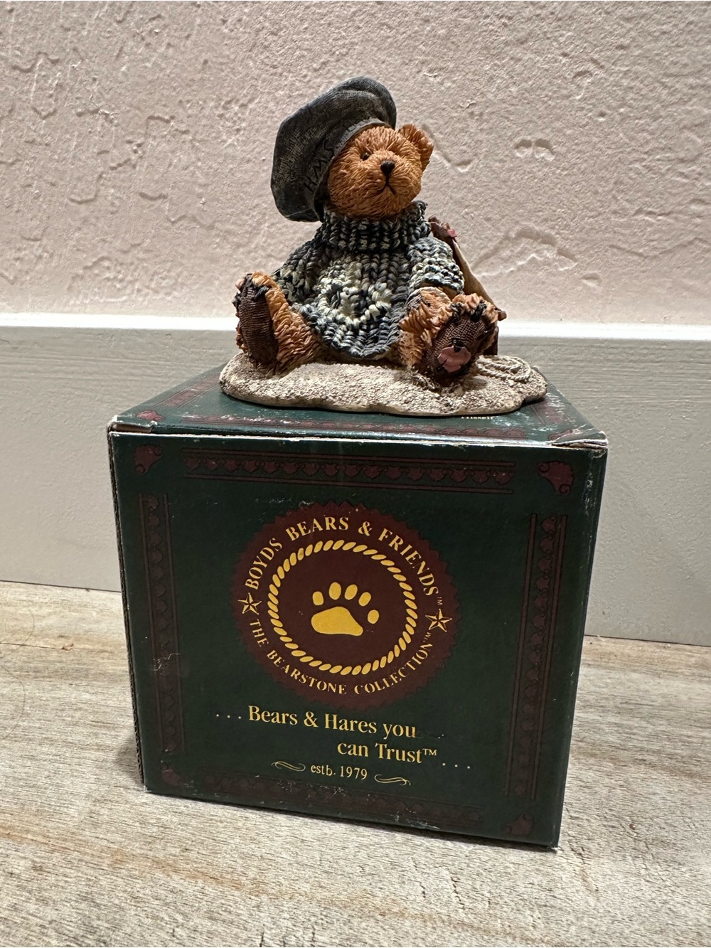 Vintage 1993 Boyds Bears "Christian by the Sea" Bearstone Figurine #2012 NIB